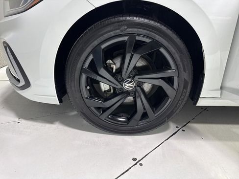 Used 2025 Volkswagen Jetta SE w/ Black Wheel Package image 7