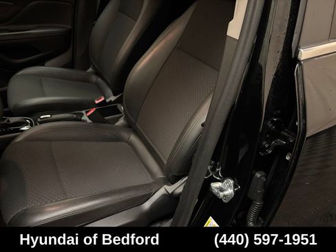 Used 2022 Buick Encore Preferred AWD/4WD image 13