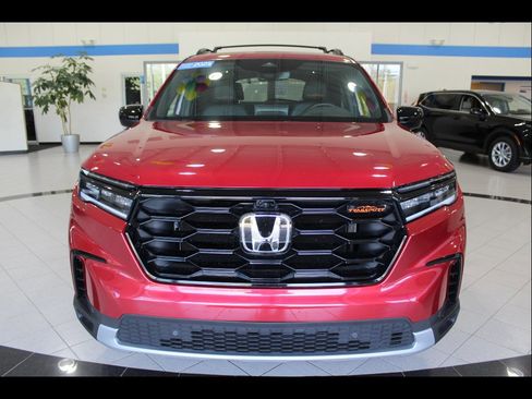 Certified 2025 Honda Pilot TrailSport image 2