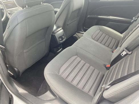 Used 2019 Ford Fusion SE FWD image 13