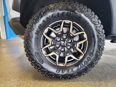Certified 2024 Chevrolet Colorado ZR2 w/ ZR2 Convenience Package III AWD/4WD image 9