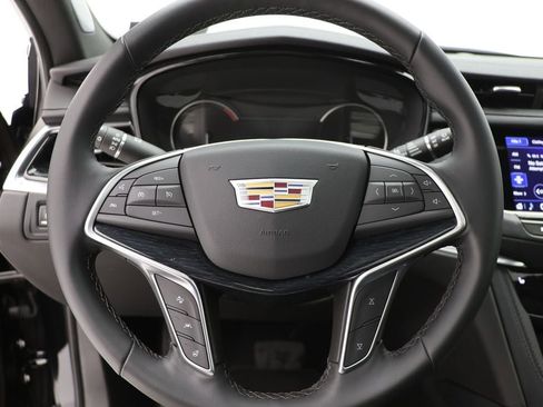 Used 2025 Cadillac XT5 Premium Luxury image 18