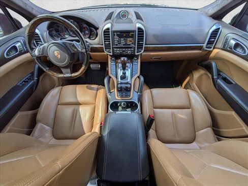 Used 2014 Porsche Cayenne Turbo image 10