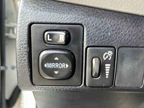 Used 2015 Toyota Corolla LE FWD image 18