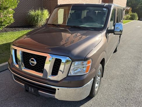 Used 2018 Nissan NV 3500 SV w/ Navigation Package image 2