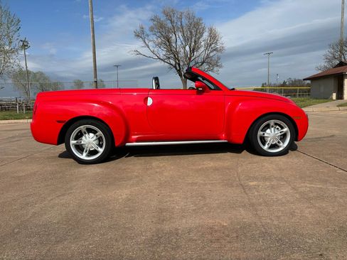 Used 2003 Chevrolet SSR w/ Preferred Equipment Group RWD image 28