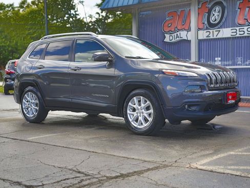 Used 2016 Jeep Cherokee Latitude w/ Safety/Convenience Group AWD/4WD image 21