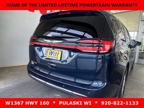 Used 2023 Chrysler Pacifica Touring-L FWD image 8