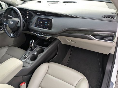 Used 2022 Cadillac XT4 Premium Luxury w/ Enhanced Visibility Package image 21
