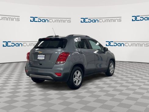 Used 2020 Chevrolet Trax LT w/ Sun & Sound Package FWD image 8