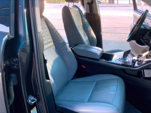 Used 2020 Land Rover Range Rover Evoque SE image 9