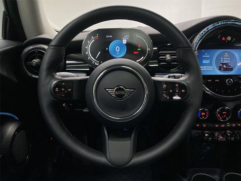 Used 2023 MINI Cooper 2-Door Hardtop image 15