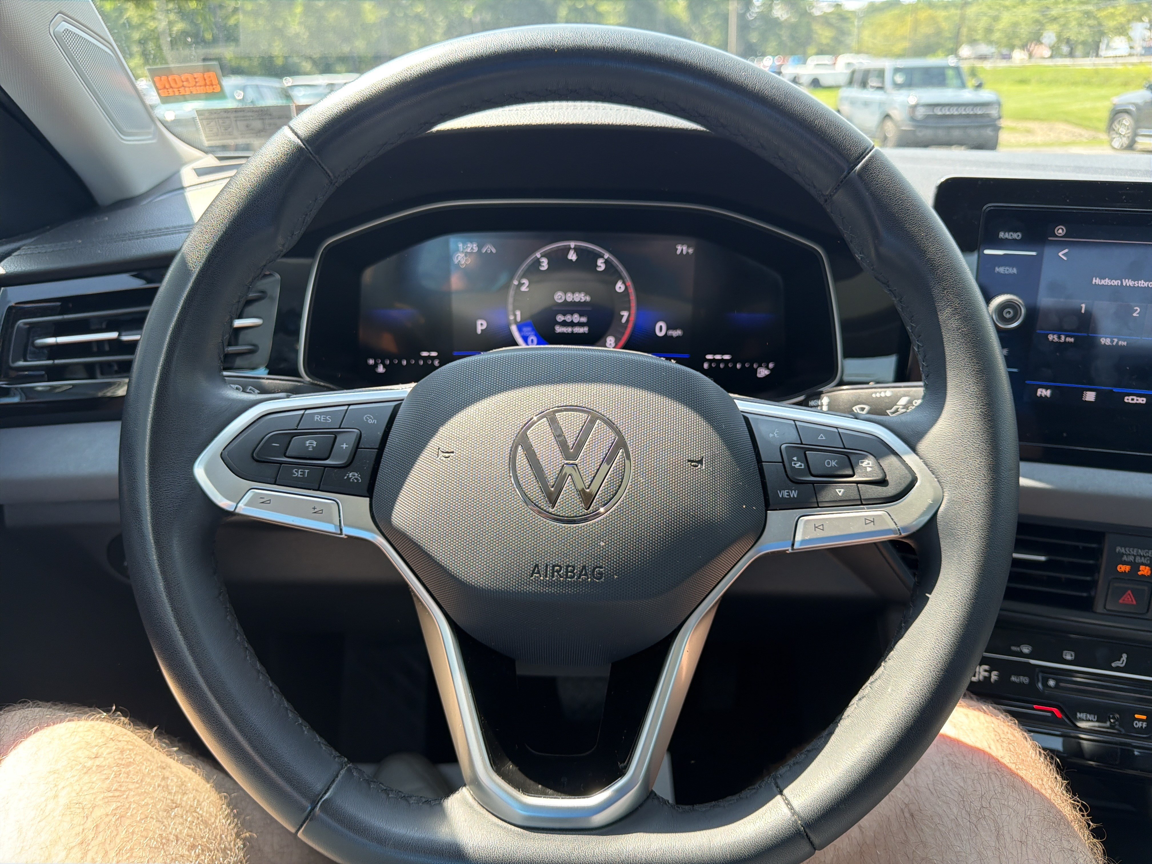 Used 2025 Volkswagen Jetta SE FWD image 17