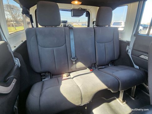 Used 2015 Jeep Wrangler Unlimited Sport image 5