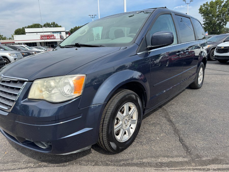 Used 2008 Chrysler Town & Country Touring FWD image 9