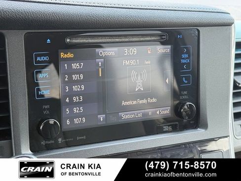 Used 2017 Toyota Sienna XLE w/ XLE Navigation Package FWD image 15