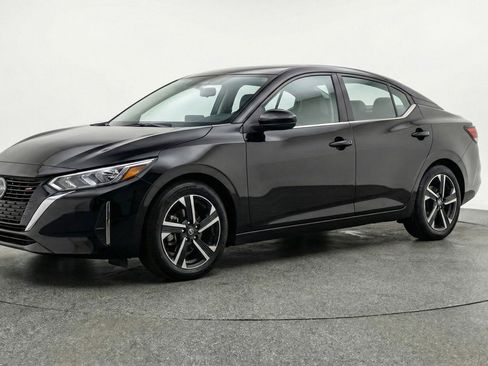 Used 2025 Nissan Sentra SV image 2
