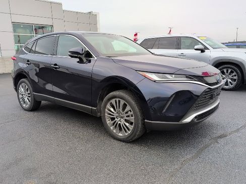 Used 2023 Toyota Venza Limited image 5