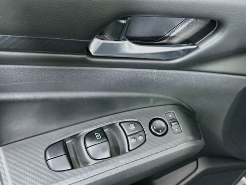 Used 2025 Nissan Altima 2.5 SV FWD image 15