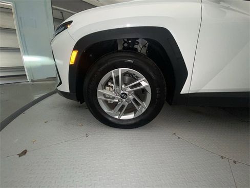 Used 2025 Hyundai Tucson SE image 10