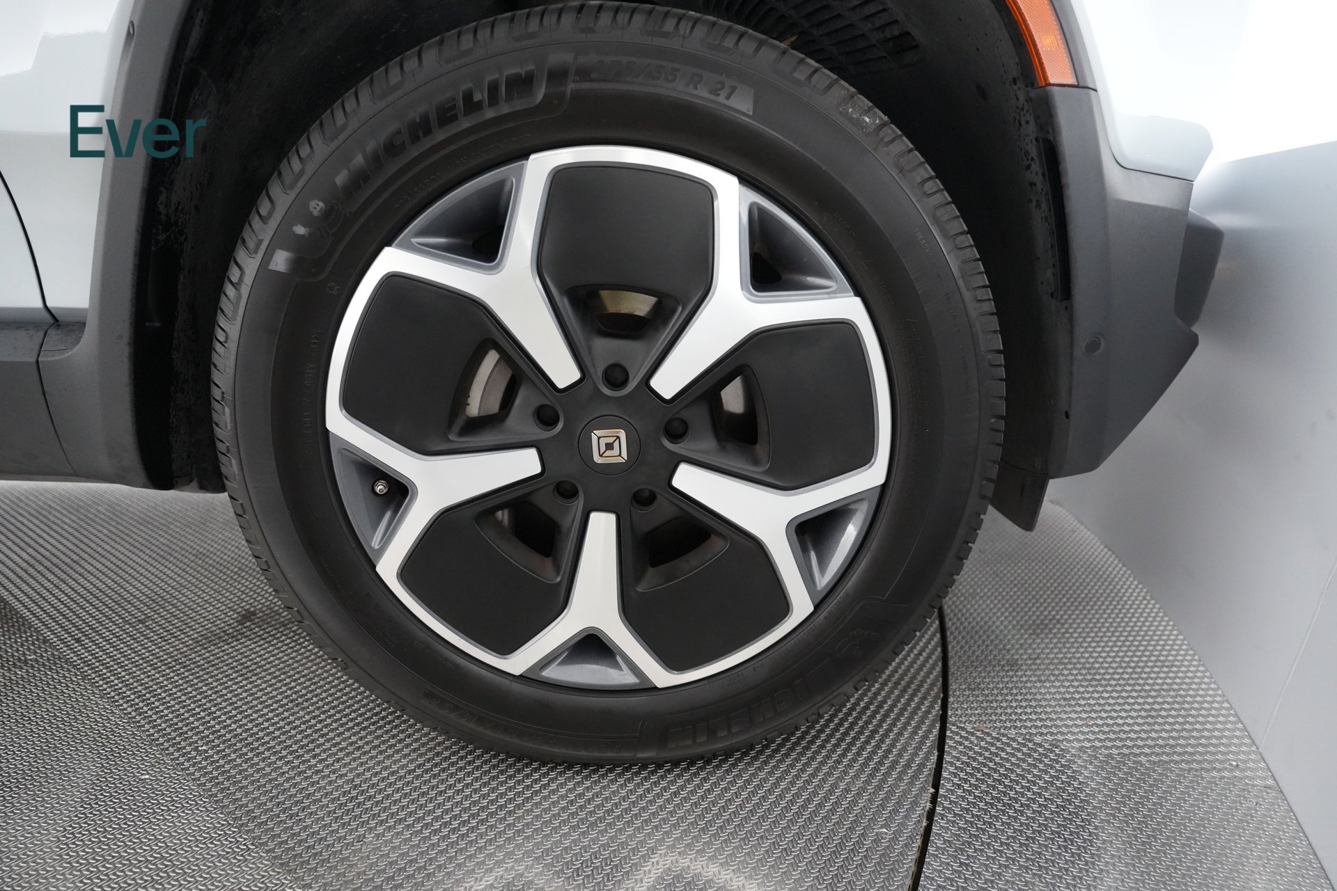 Used 2024 Rivian R1T Adventure Dual AWD/4WD image 15