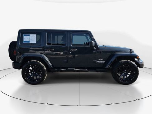 Used 2017 Jeep Wrangler Unlimited Sahara w/ Connectivity Group AWD/4WD image 5