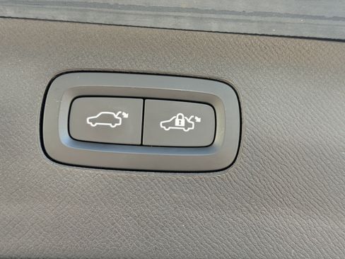 Certified 2022 Volvo XC90 T5 Momentum image 11