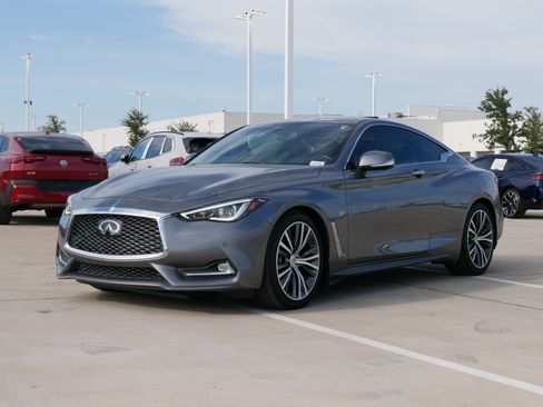 Used 2017 INFINITI Q60 3.0t w/ Premium Plus Package 3.0T RWD image 3