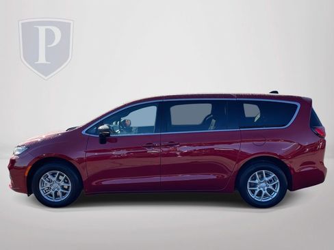New 2026 Chrysler Pacifica Select image 5