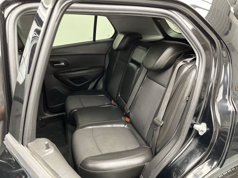 Used 2019 Chevrolet Trax LT w/ Sun & Sound Package AWD/4WD image 11