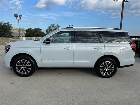 Used 2025 Ford Expedition Platinum AWD/4WD image 8