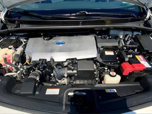 Used 2017 Toyota Prius Prime Premium image 25