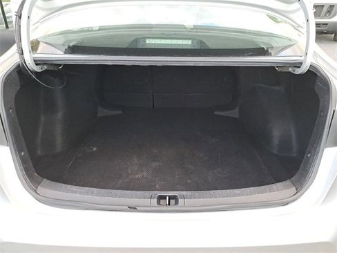 Used 2022 Toyota Corolla LE image 9