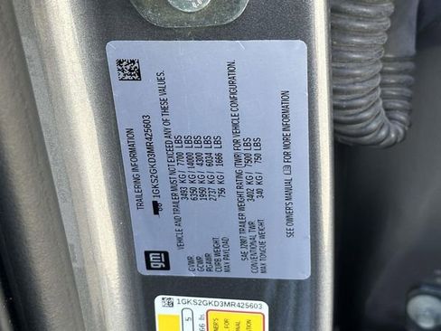 Used 2021 GMC Yukon XL SLT w/ SLT Premium Package image 12