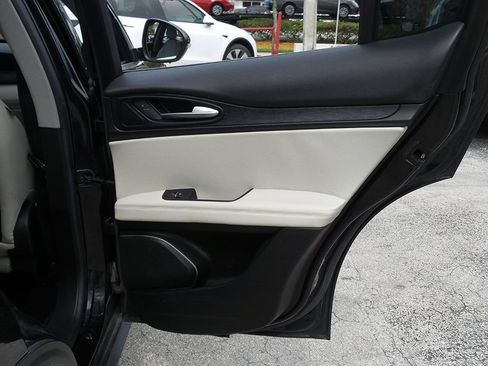 Used 2019 Alfa Romeo Stelvio RWD image 22