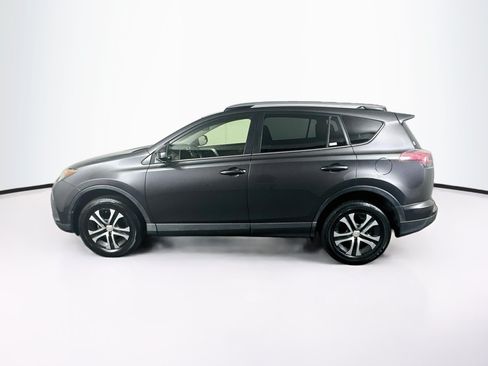 Used 2018 Toyota RAV4 LE FWD image 4