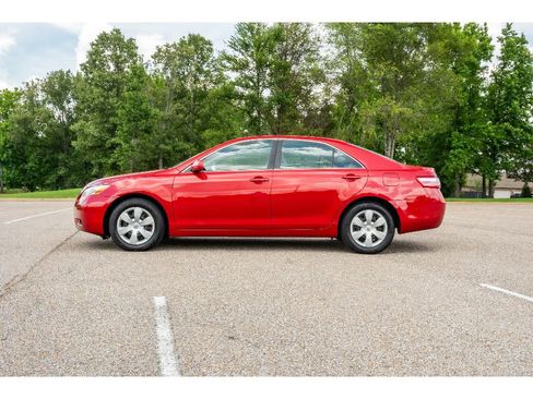 Used 2009 Toyota Camry LE FWD image 8