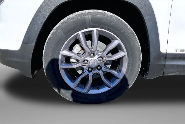 Used 2024 GMC Terrain SLT w/ LPO, Floor Liner Package FWD image 9