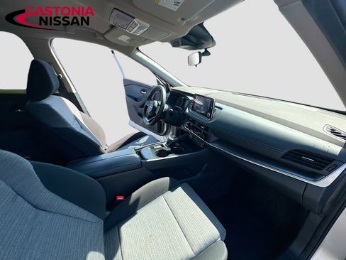 Used 2023 Nissan Rogue SV image 35