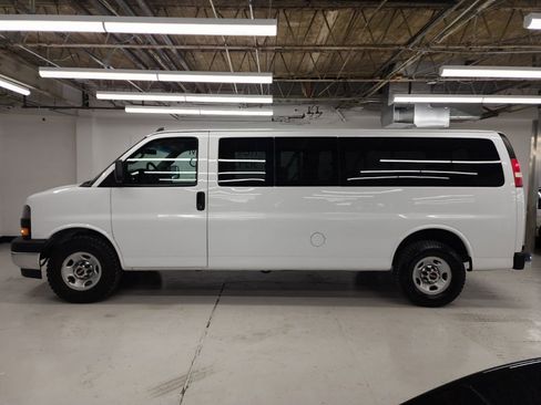 Used 2018 GMC Savana 3500 LT w/ LT Preferred Equipment Group image 8