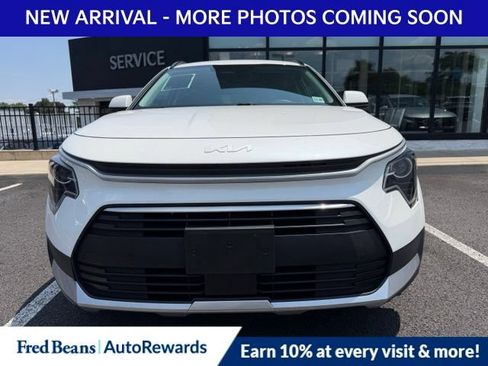 Used 2023 Kia Niro EX FWD image 2