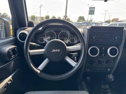 Used 2008 Jeep Wrangler Unlimited Sahara AWD/4WD image 25