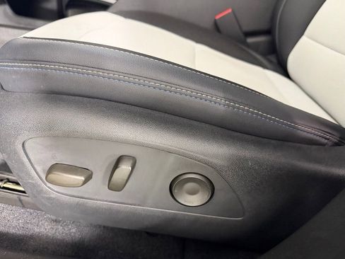 Used 2024 Chevrolet Equinox EV LT FWD image 22