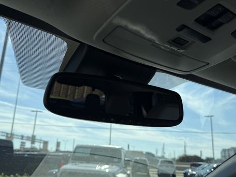 Used 2025 Toyota Sienna XLE image 25