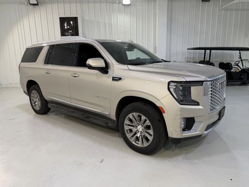 Used 2023 GMC Yukon XL Denali AWD/4WD image 7