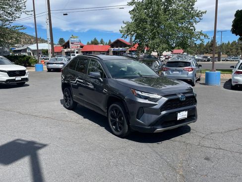 Used 2023 Toyota RAV4 SE w/ SE Grade Weather Package AWD/4WD image 7