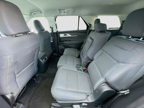 Used 2025 Ford Explorer Active RWD image 15