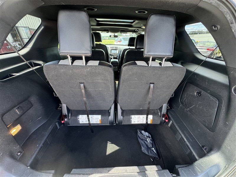 Used 2017 Ford Explorer XLT w/ Equipment Group 202A AWD/4WD image 13