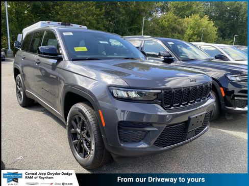 New 2025 Jeep Grand Cherokee Laredo image 1