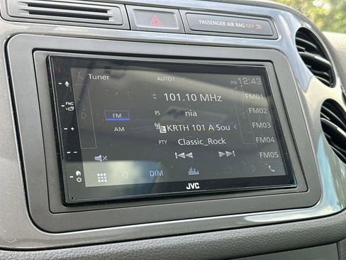 Used 2017 Volkswagen Tiguan Sport image 16